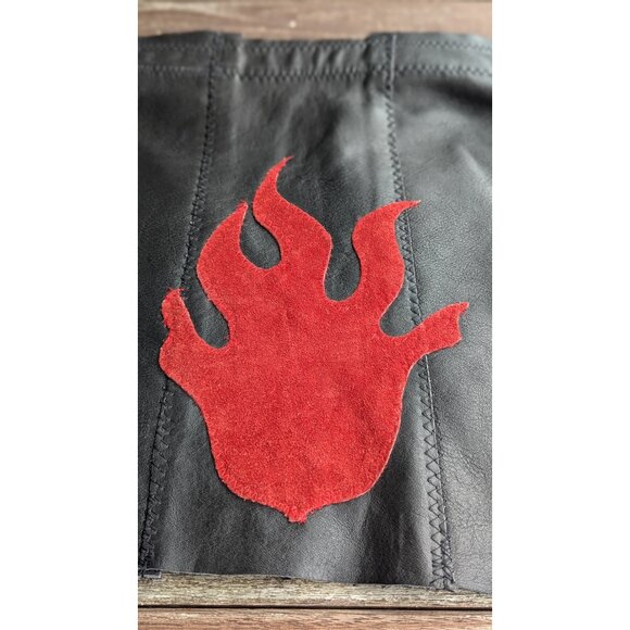 💜Leather Utility Kilt with Red Flame Appliqué - Picture 6 of 10